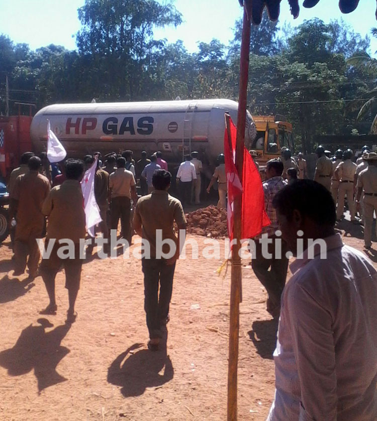 ಗ್ಯಾಸ್ ಟ್ಯಾಂಕರ್ ಚಾಲಕರ ಮುಷ್ಕರ ಐದನೇ ದಿನಕ್ಕೆ:  ದಕ್ಷಿಣ ಭಾರತಕ್ಕೆ ಅಡುಗೆ ಅನಿಲ ಪೂರೈಕೆ ಸ್ಥಗಿತ